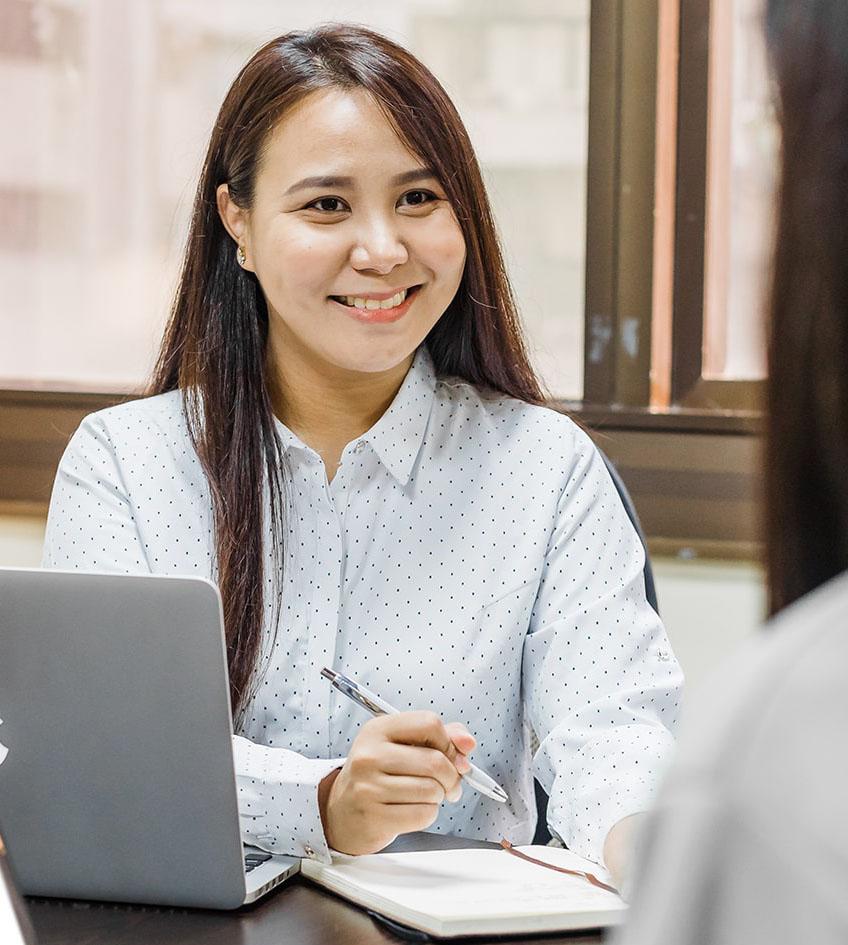 HR professional working with Payruler from an office desk